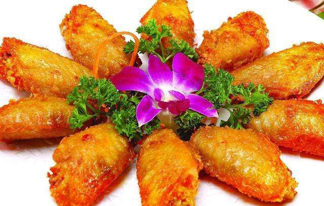 蒜香鸡翅 Garlic flavored chicken wings