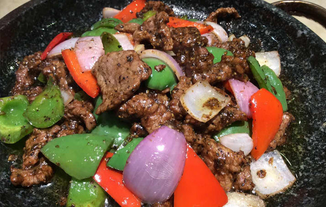 铁板黑胡椒牛肉 Black pepper beef with iron plate